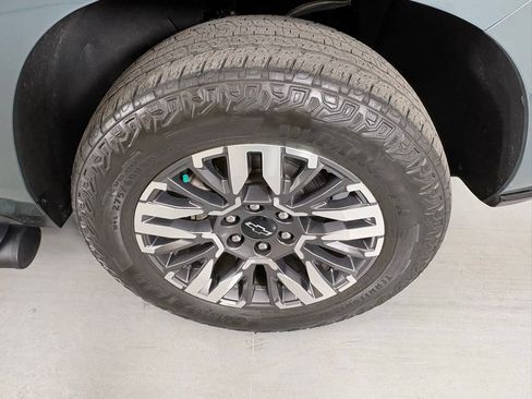 Used 2025 Chevrolet Tahoe Z71 w/ Comfort Package AWD/4WD image 9