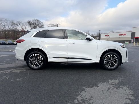 Certified 2025 Audi Q5 2.0T Premium Plus w/ Premium Plus image 8