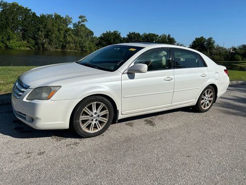 Used 2007 Toyota Avalon Limited FWD image 2