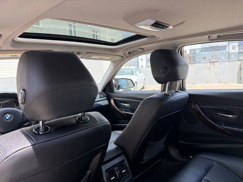 Used 2013 BMW 320i xDrive Sedan AWD/4WD image 19