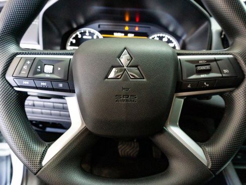 New 2025 Mitsubishi Outlander ES image 8