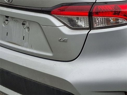 Used 2020 Toyota Corolla LE image 10