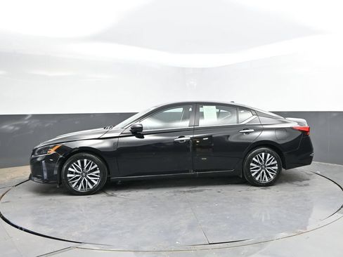 Used 2025 Nissan Altima 2.5 SV FWD image 6