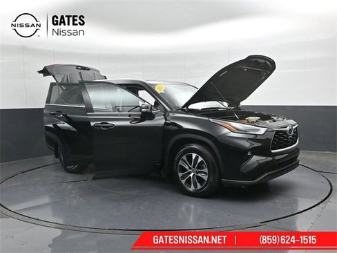 Used 2022 Toyota Highlander XLE image 53