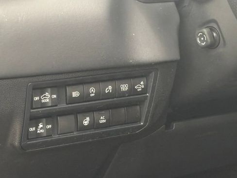 Used 2024 Toyota Tundra Platinum AWD/4WD image 21