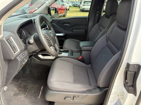 Used 2025 Nissan Frontier SV w/ SV Convenience Package image 10