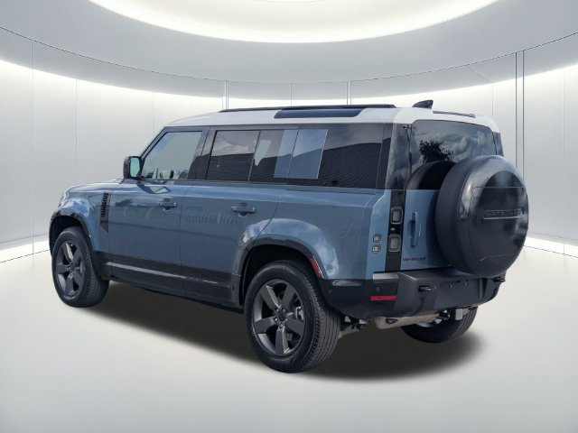 Used 2026 Land Rover Defender 110 X-Dynamic SE AWD/4WD image 3
