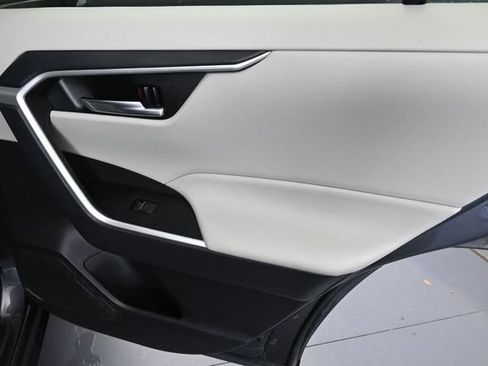 Used 2022 Toyota RAV4 XLE AWD/4WD image 31