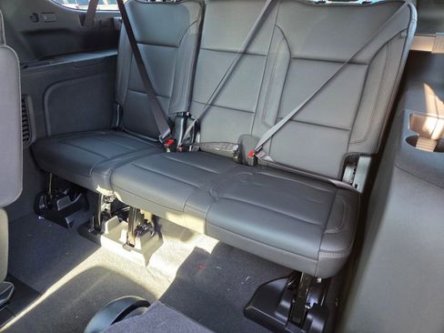 New 2026 Chevrolet Suburban High Country image 9