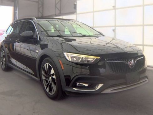 Used 2019 Buick Regal Essence w/ Sights and Sounds Package AWD/4WD image 5