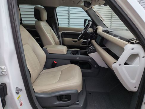 Used 2020 Land Rover Defender 110 HSE image 29