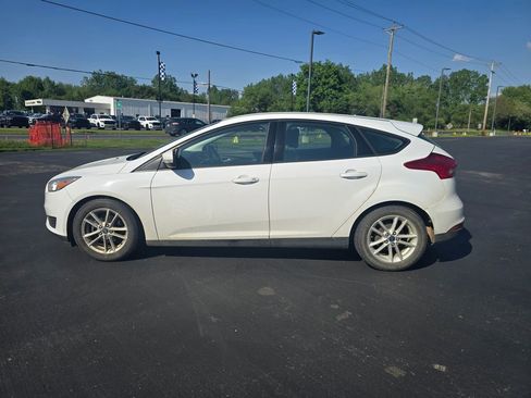 Used 2017 Ford Focus SE w/ Cold Weather Package FWD image 7