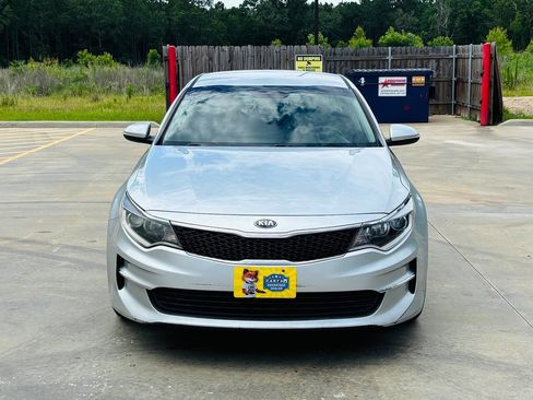 Used 2018 Kia Optima LX w/ Convenience Package FWD image 2