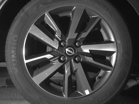 Used 2025 Nissan Versa SV FWD image 15