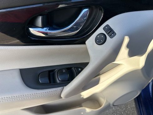 Used 2020 Nissan Rogue Sport SV image 14