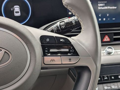 Used 2025 Hyundai Elantra SEL FWD image 18