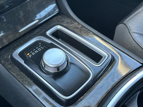 Used 2019 Chrysler 300 Limited RWD image 21