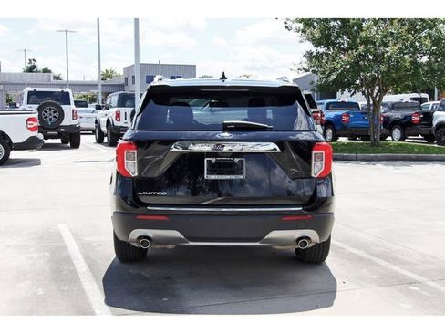 Used 2022 Ford Explorer Limited w/ Equipment Group 301A RWD image 3