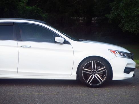 Used 2017 Honda Accord Sport image 26