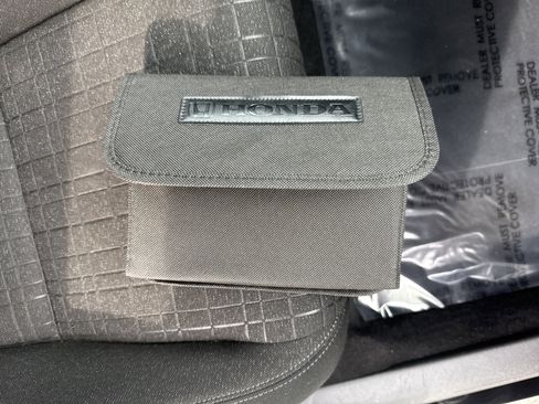 Certified 2024 Honda HR-V LX image 35