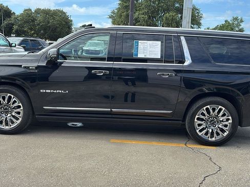 Certified 2023 GMC Yukon XL Denali Ultimate w/ LPO, Floor Liner Package AWD/4WD image 4