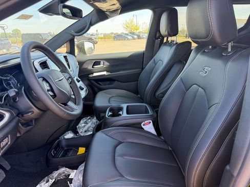 New 2026 Chrysler Pacifica Select AWD/4WD image 12