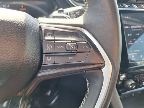 Used 2024 Jeep Grand Cherokee L Laredo AWD/4WD image 19