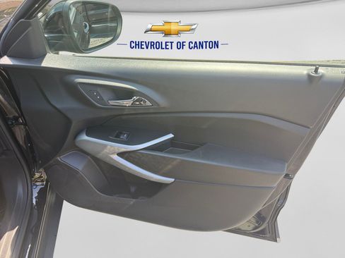 Used 2025 Chevrolet Trax RS w/ Driver Confidence Package FWD image 15