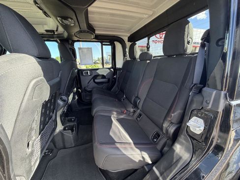 Used 2021 Jeep Gladiator Rubicon AWD/4WD image 18