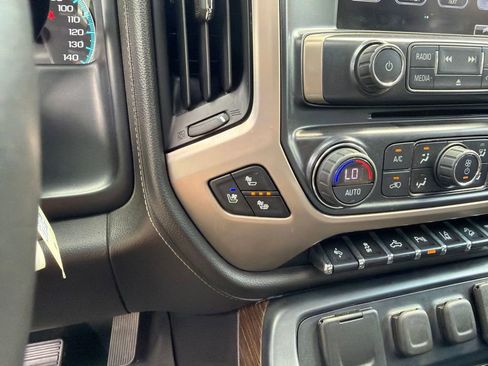 Used 2017 GMC Sierra 2500 Denali w/ Duramax Plus Package AWD/4WD image 33