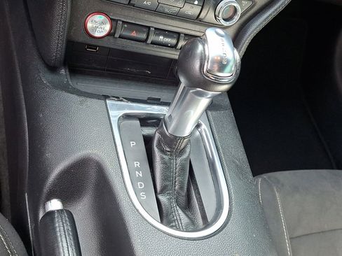 Used 2018 Ford Mustang Coupe RWD image 25