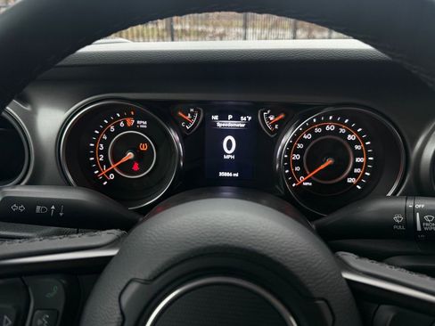 Used 2023 Jeep Gladiator Sport image 17