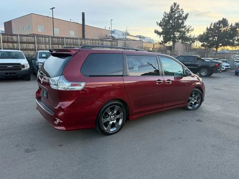 Used 2015 Toyota Sienna SE Premium image 9
