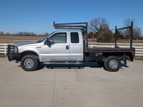 Used 2003 Ford F250 XLT AWD/4WD image 3