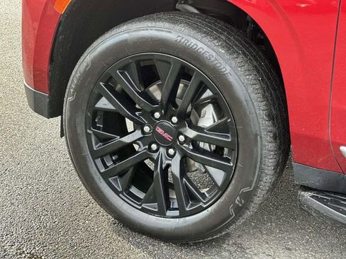 Used 2024 GMC Yukon XL SLT image 8