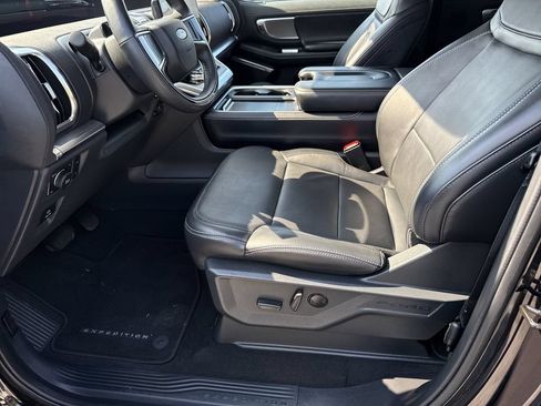Used 2025 Ford Expedition Max Platinum w/ Driver's Package AWD/4WD image 9