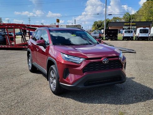 Used 2022 Toyota RAV4 XLE image 3