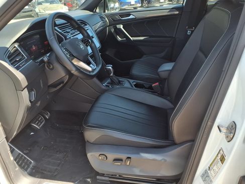 Certified 2022 Volkswagen Tiguan SE R-Line FWD image 17