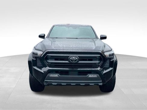 Used 2025 Toyota Tacoma SR5 AWD/4WD image 11