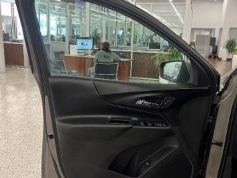 Used 2018 Chevrolet Equinox LT FWD image 22