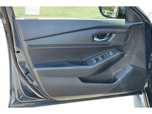 Used 2023 Honda Accord EX image 11