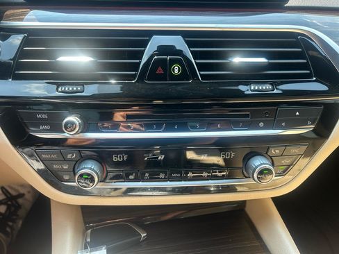 Used 2019 BMW 530i w/ Convenience Package RWD image 19
