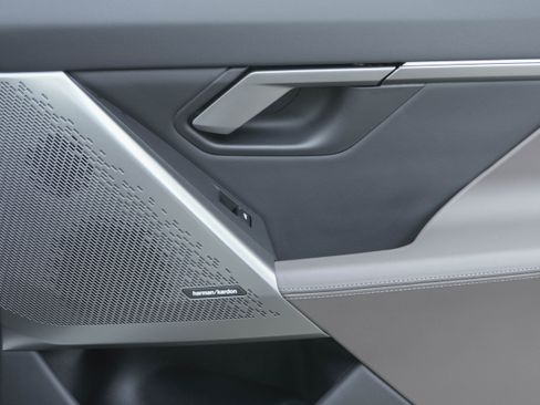 Certified 2025 BMW 530i xDrive w/ Premium Package image 31