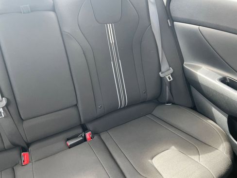 Used 2025 Hyundai Elantra SEL image 39