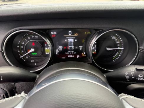 Used 2023 Jeep Wrangler Unlimited Sahara AWD/4WD image 23