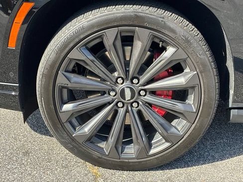 Used 2025 Cadillac Escalade ESV V AWD/4WD image 12