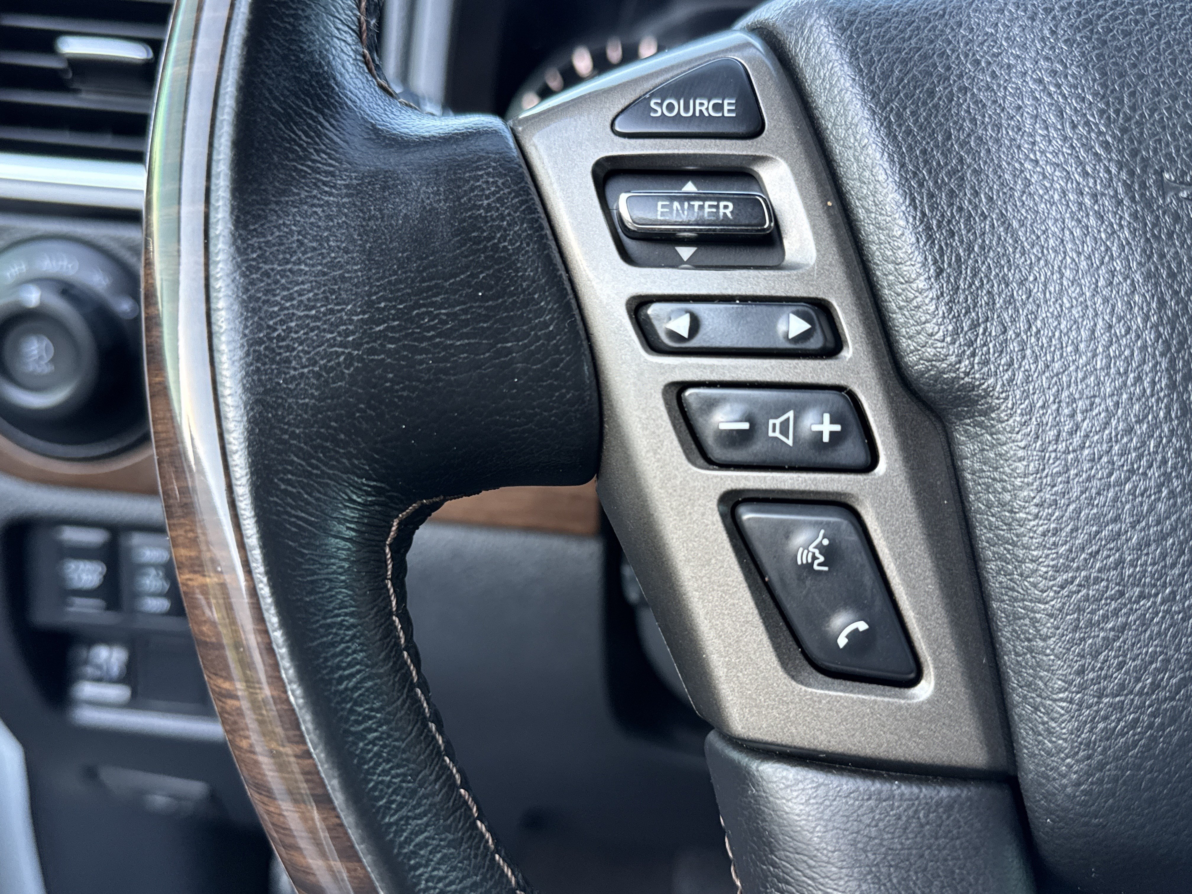 Used 2021 Nissan Titan Platinum Reserve w/ Moonroof Package RWD image 20