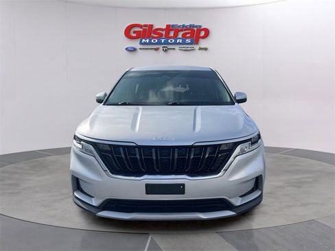 Used 2022 Kia Carnival LX image 2