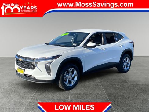 Used 2024 Chevrolet Trax LS w/ LS Convenience Package FWD image 1