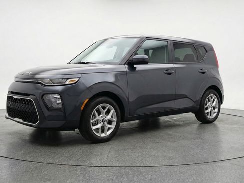Used 2025 Kia Soul LX w/ LX Technology Package image 3